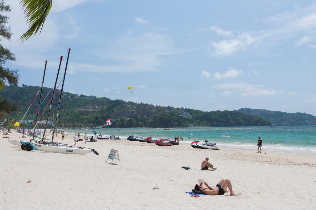 Time Out Hotel Beachfront Patong Exterior foto