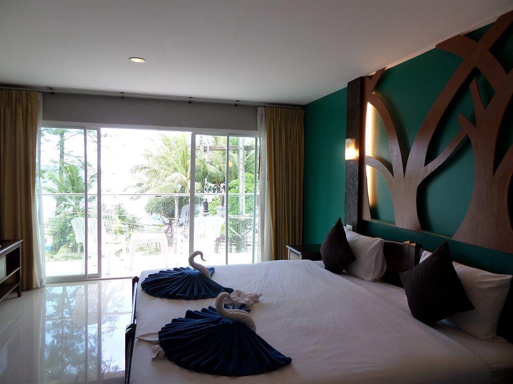 Time Out Hotel Beachfront Patong Exterior foto