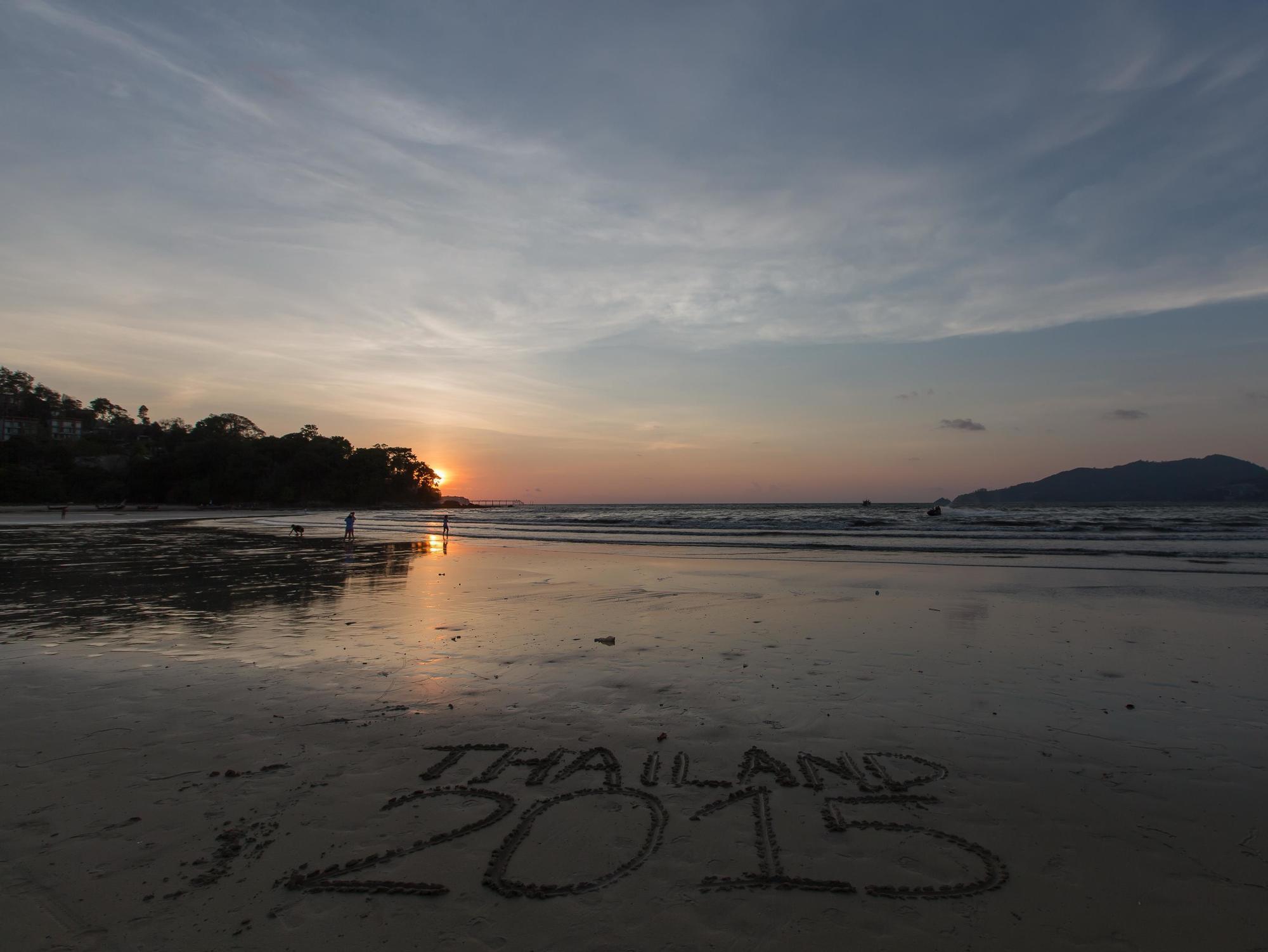 Time Out Hotel Beachfront Patong Exterior foto